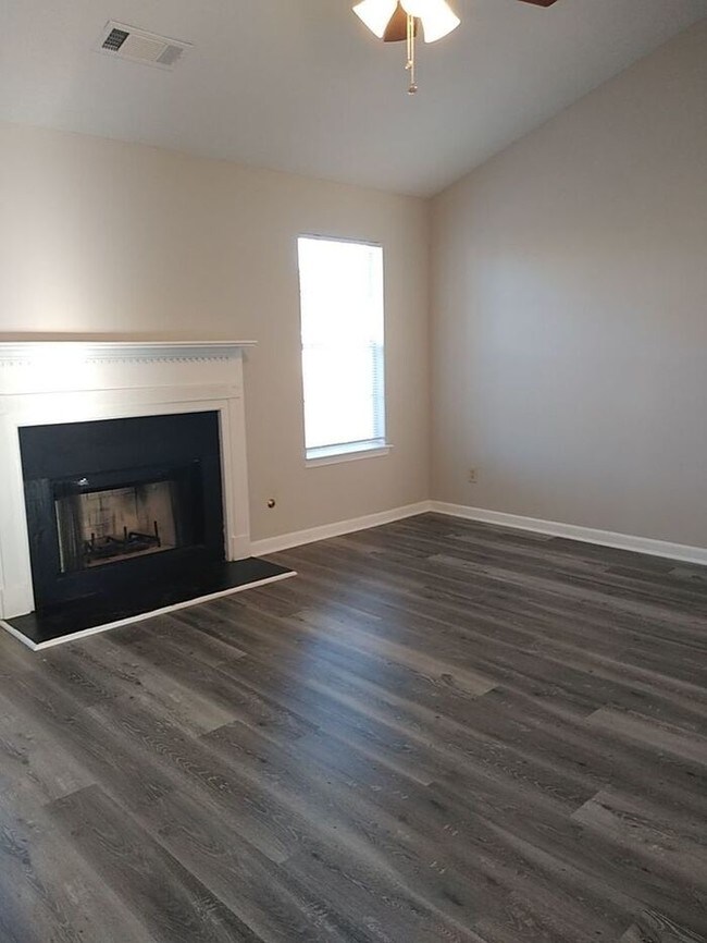 Building Photo - Now Available! 5 bedroom 2.5 bath
