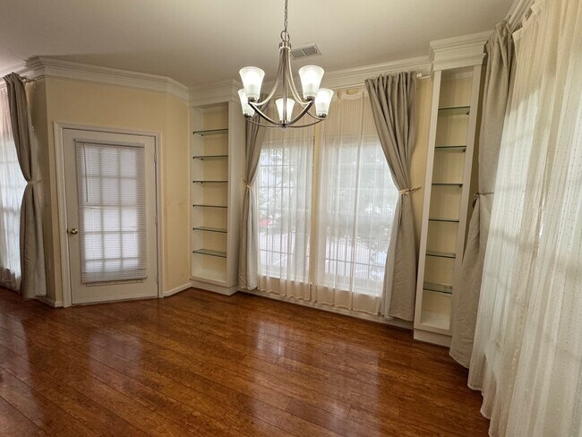 Foto del edificio - 4137 Fountainside Ln