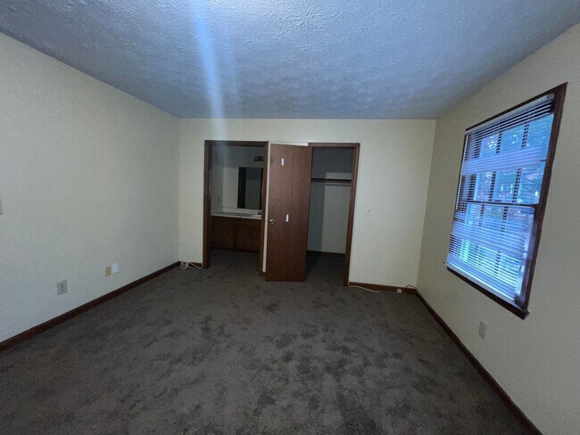 Foto del edificio - 2 Bedroom Townhome in Stone Mountain