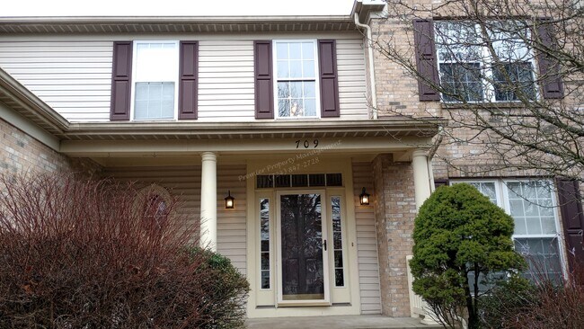 Foto del edificio - 709 Williamsburg Ct