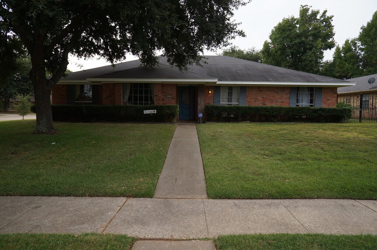 Foto principal - 601 Rock Hollow Dr