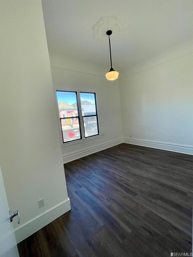 Building Photo - 345 Clement St