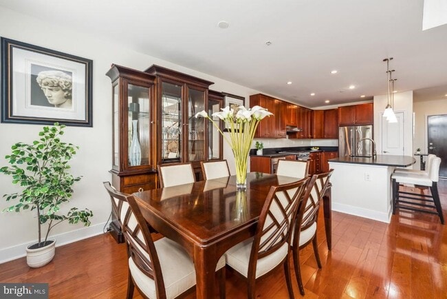 Foto del edificio - 1418 N Rhodes St