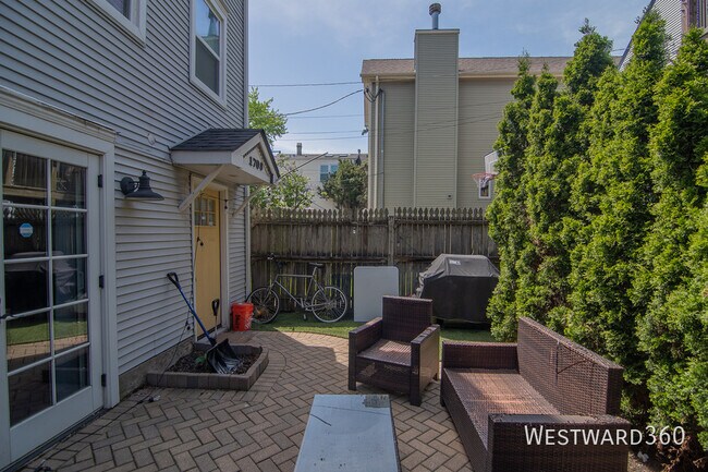 Photo - 1709 W Barry Ave House