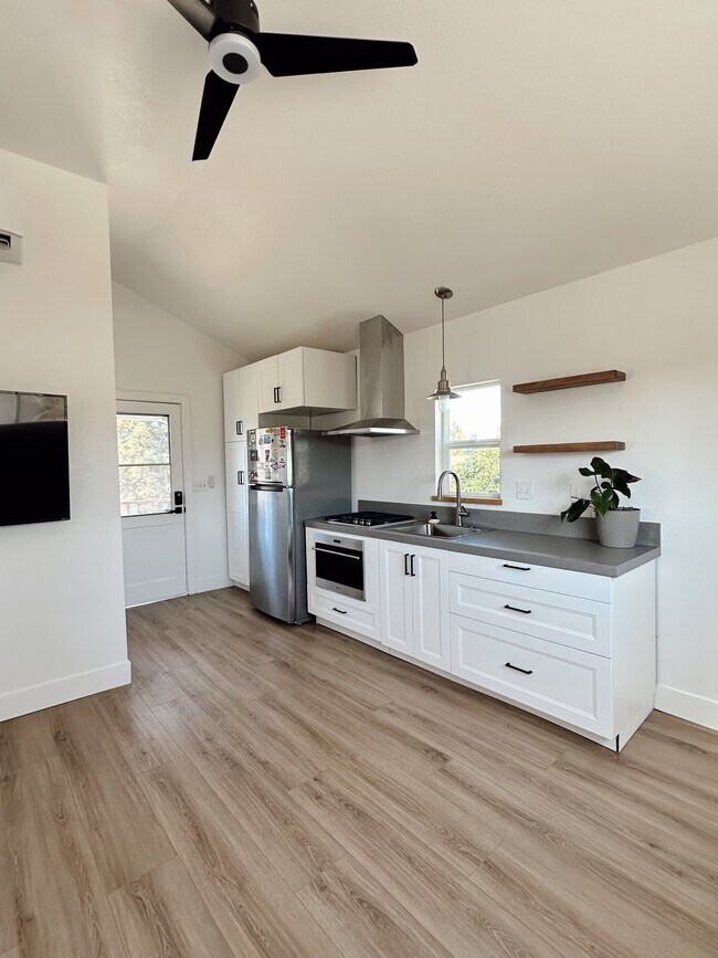 Foto del edificio - 1500 N Johnson Rd