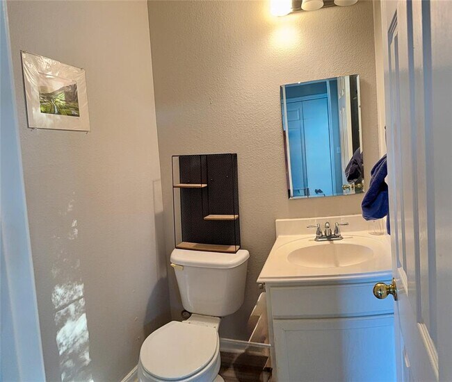 Building Photo - 541 Zebra Dr