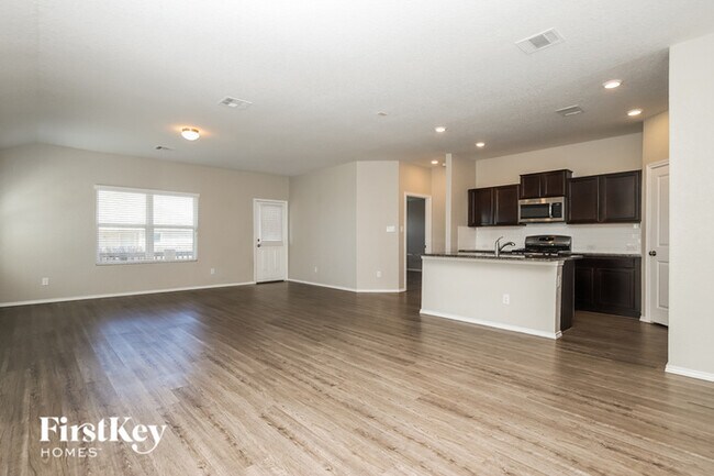 Building Photo - 6027 Akin Elm