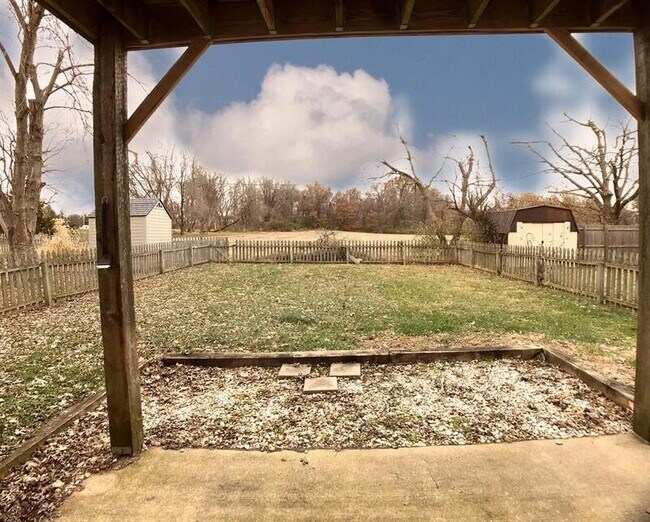 Foto del edificio - 128 Clinton Hill Dr