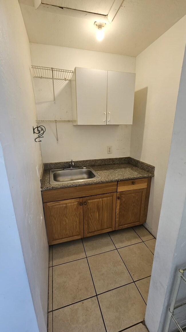 Building Photo - 1723 Plunkett St