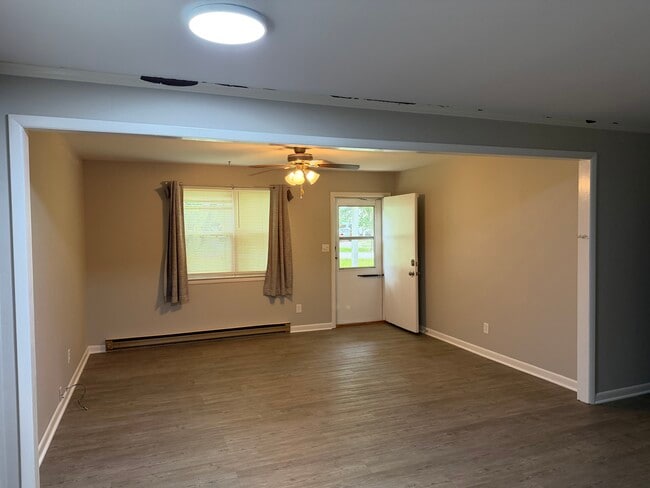 Building Photo - 105 Knox Ct
