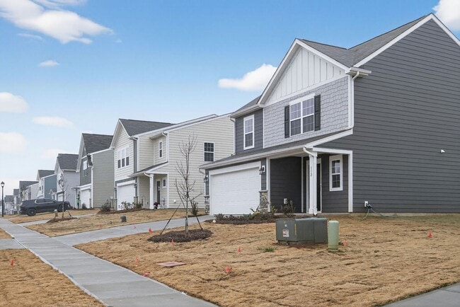 Building Photo - Spacious 5BR House in Statesville