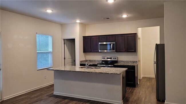 Foto del edificio - 5110 Minnow Ln