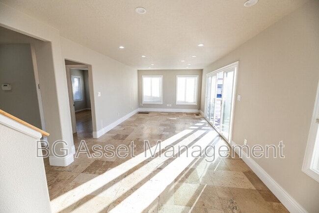 Building Photo - 1723 Bayo Vista Ave