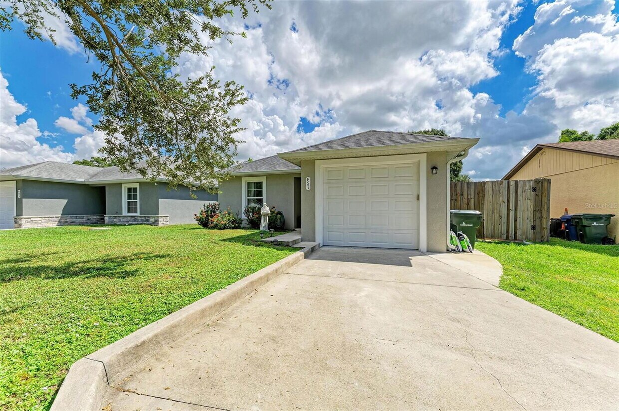 Foto principal - 827 Bacon Ave