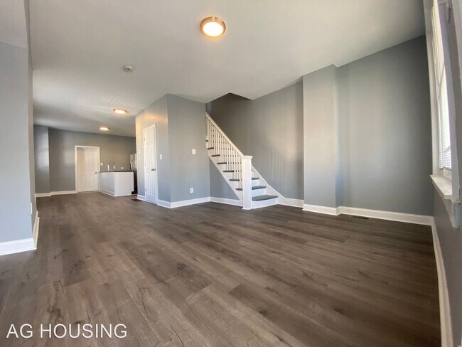 Building Photo - 3 br, 1.5 bath House - 5755 Addison Street
