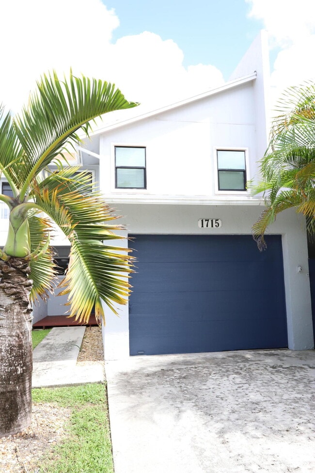 Building Photo - 1715 Woodbridge Lakes Cir