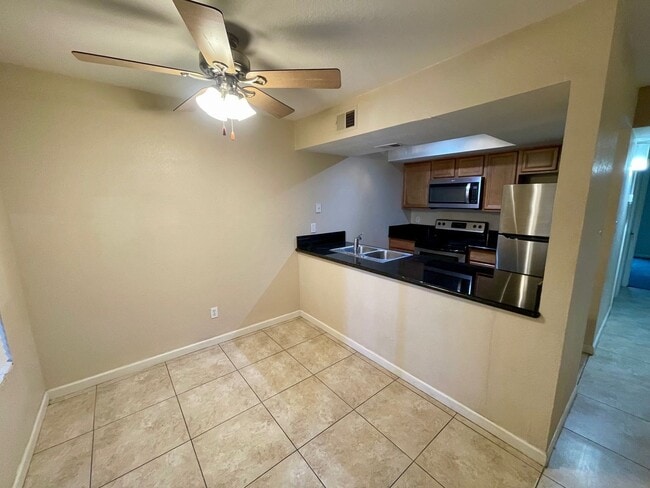 Photo - 2 Bedroom Condo close to airport