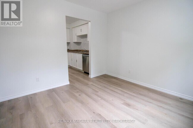 Building Photo - 195 Denistoun St