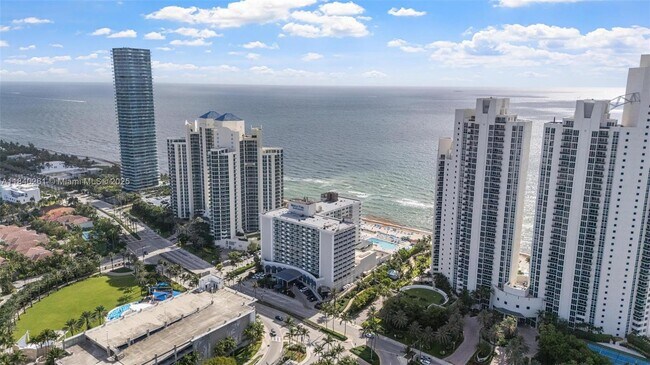 Foto del edificio - 19201 Collins Ave