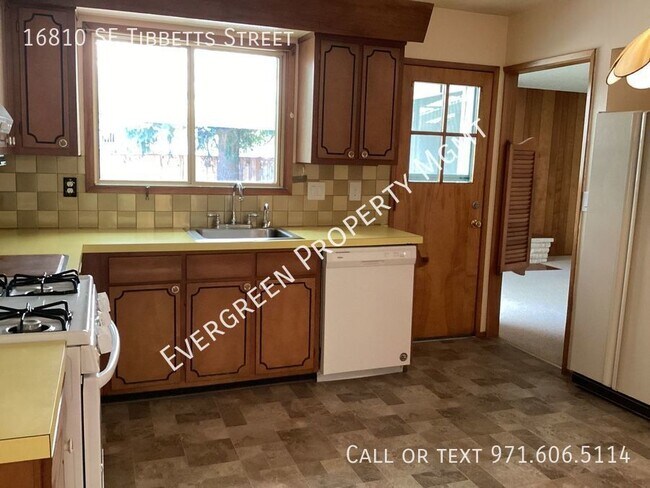 Building Photo - 4BR/2.5BA SPACIOUS! FULLY FENCED! ATTACHED...
