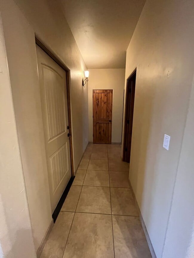 Building Photo - Beautiful 3 Bedroom Home! Available Now!