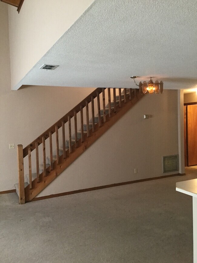 Foto del edificio - Spacious townhome with open floor plan.
