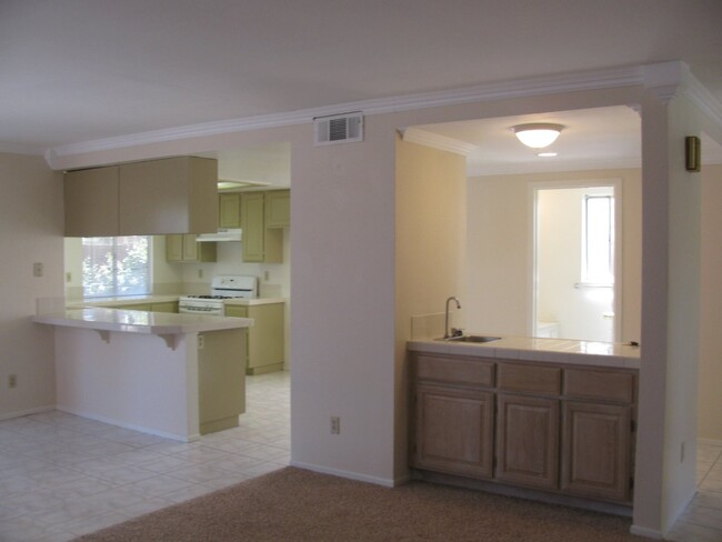 Building Photo - 3bd/2.5ba Home - Moreno Valley