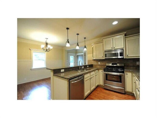 Building Photo - 632 Mckoy St