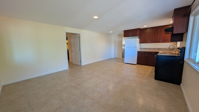 Foto del edificio - Spacious Pet Friendly 1 Bed 1 Bath Duplex in Kamehameha Heights