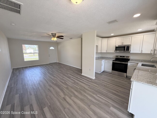 Building Photo - 2780 Floresta Dr NE