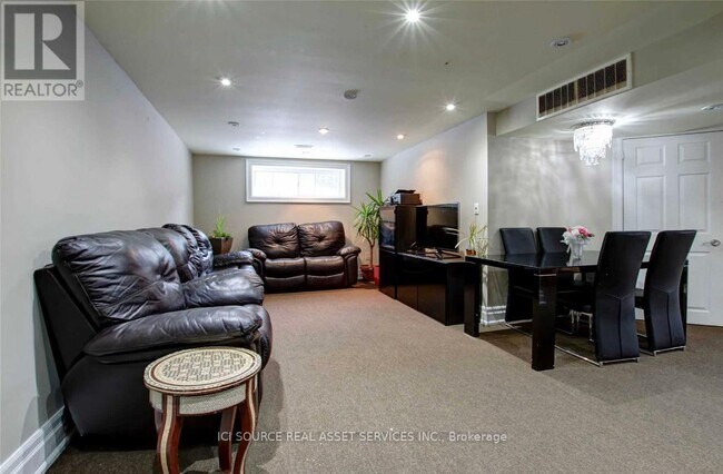 Building Photo - 627 Trudale Ct