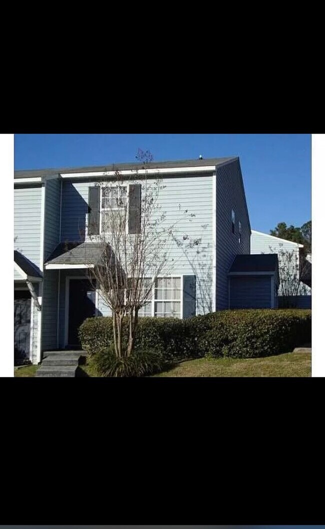 Foto del edificio - 2201 Timberwood Cir S