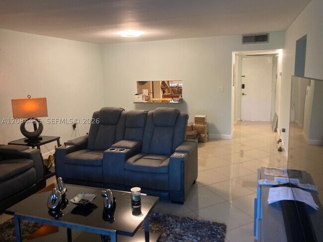 Foto del edificio - 890 SW 9th St Cir