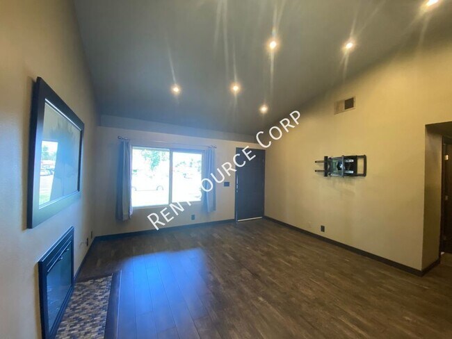 Foto del edificio - 2 Bedroom Single Story Home For Lease in C...