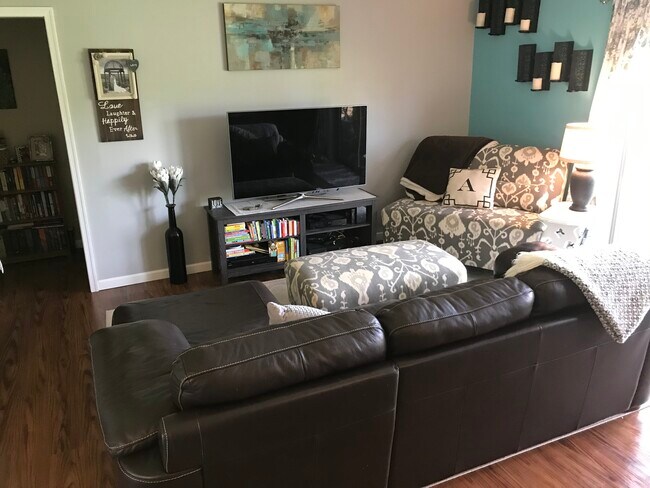 Sala de estar/comedor principal - 902 Pritchard Pl