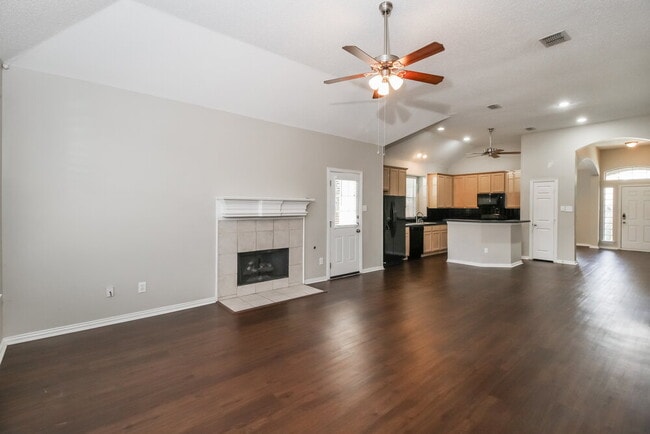 Building Photo - 828 Pinnacle Cir