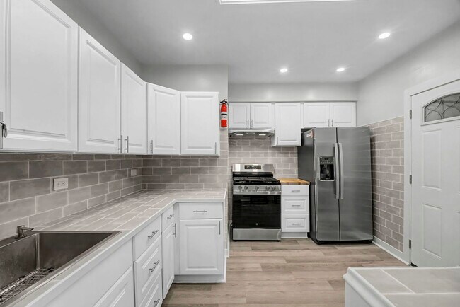 Foto del edificio - 2950 W Waveland Ave