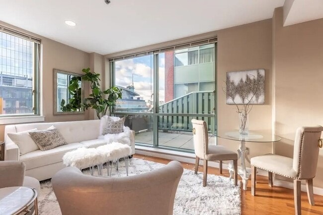Photo - 234 Causeway St Townhome