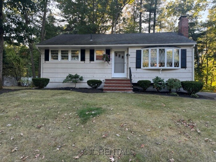 Primary Photo - 2 Laurel Hill Ln