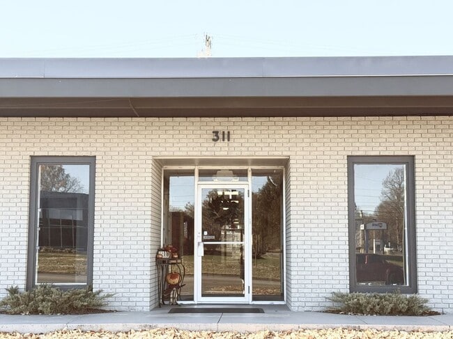 Building Photo - 311 N Jackson St