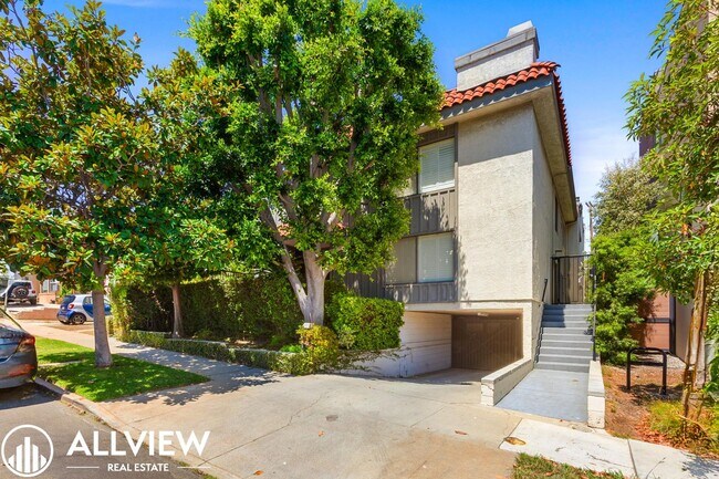 Foto del edificio - Beautifully Upgraded 2-Bed, 3-Bath Townhouse in Prime Westwood LA Area