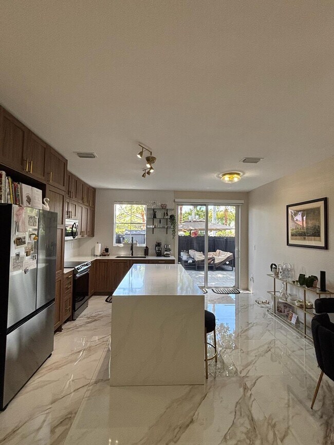 Foto del edificio - 5471 NW 107th Ave