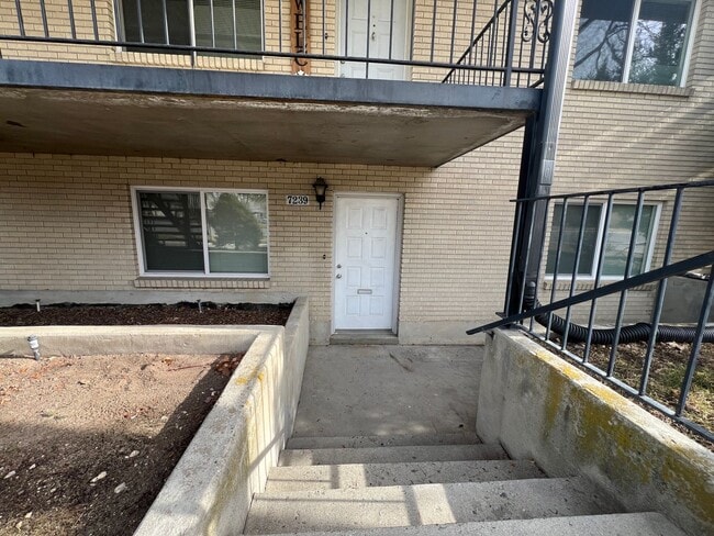 Building Photo - Union Park Apartment- Pics Coming Soon!