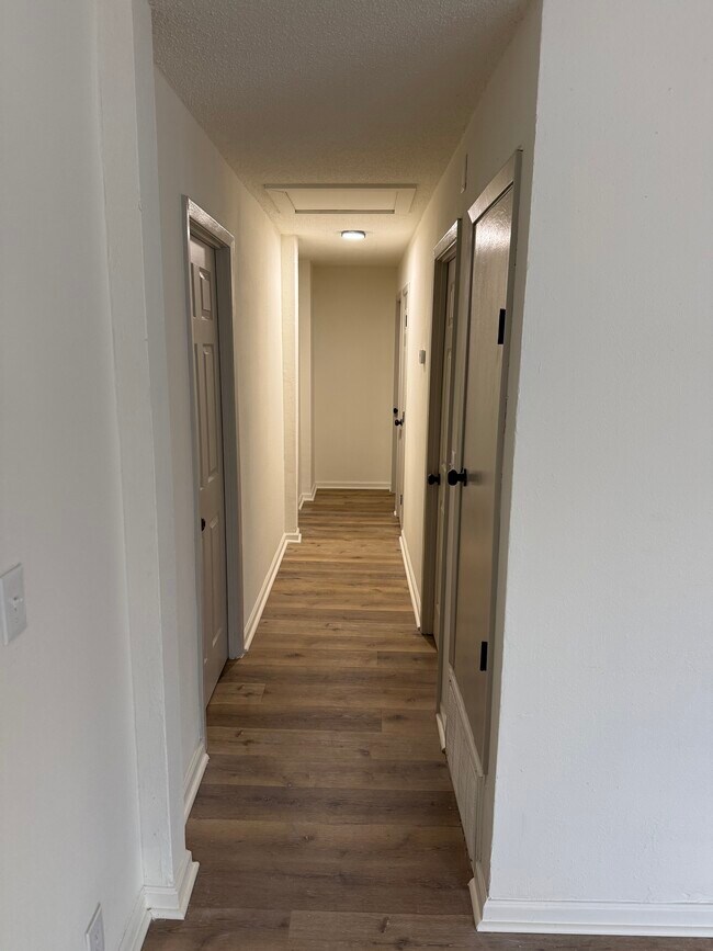 Foto del edificio - 512 Imperial Valley Dr