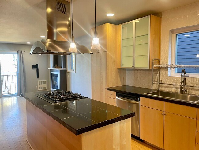 Foto del edificio - Welcome Home 3 bd 2.5 ba - Capitol Hill To...