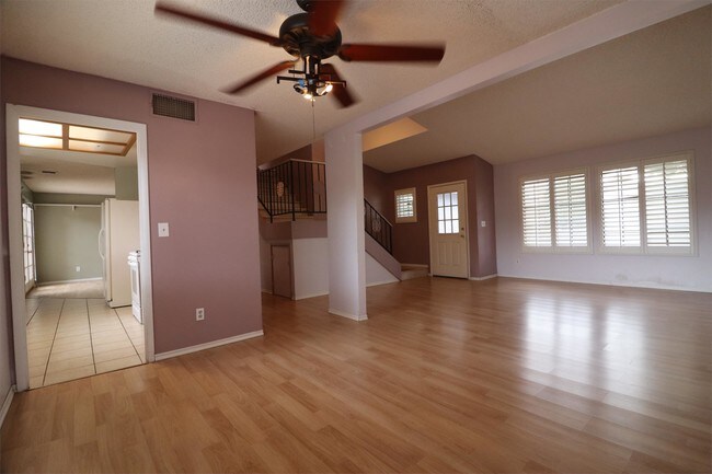 Building Photo - 2314 Lone Pine Dr