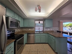 Building Photo - 424 SW 37th Ln