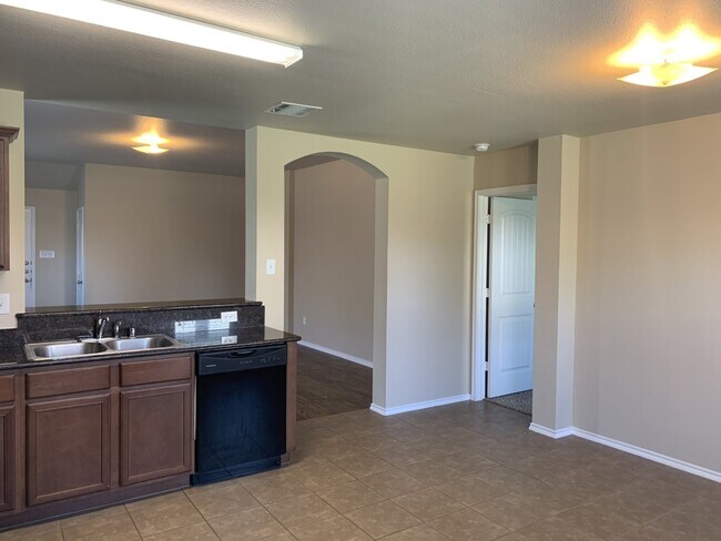 Building Photo - 471 Harding Ln