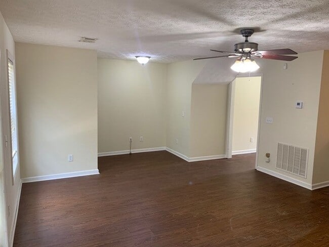 Building Photo - Donahue Crossing