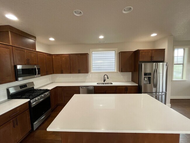 Foto del edificio - Lovely North Plains 4Bd 2.5Ba Home with At...